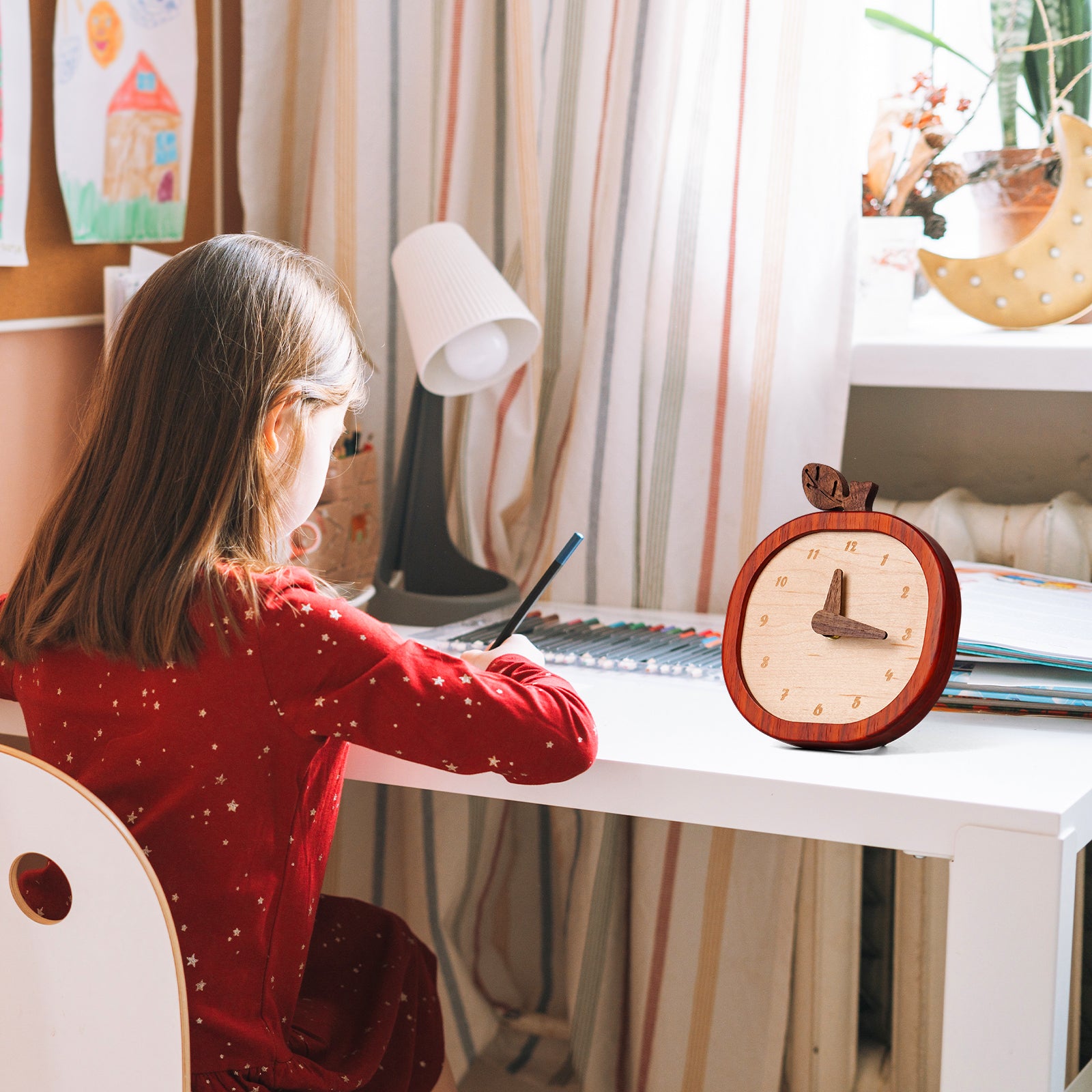 Apple Wooden Desk Clock – Fruit-Inspired Artistry Meets Precision Timekeeping